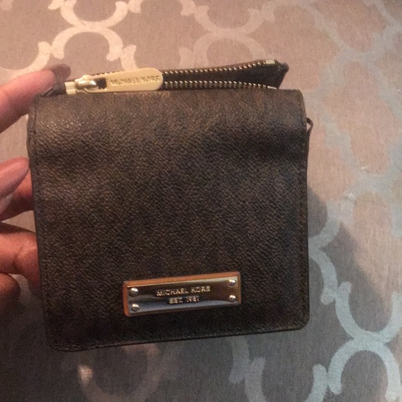 Michael Kors signature bifold wallet - Picture 13 of 17